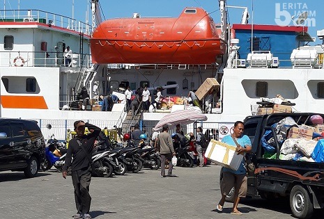 Ombak Capai 4 Meter, KSOP Kalianget Larang Kapal Berlayar