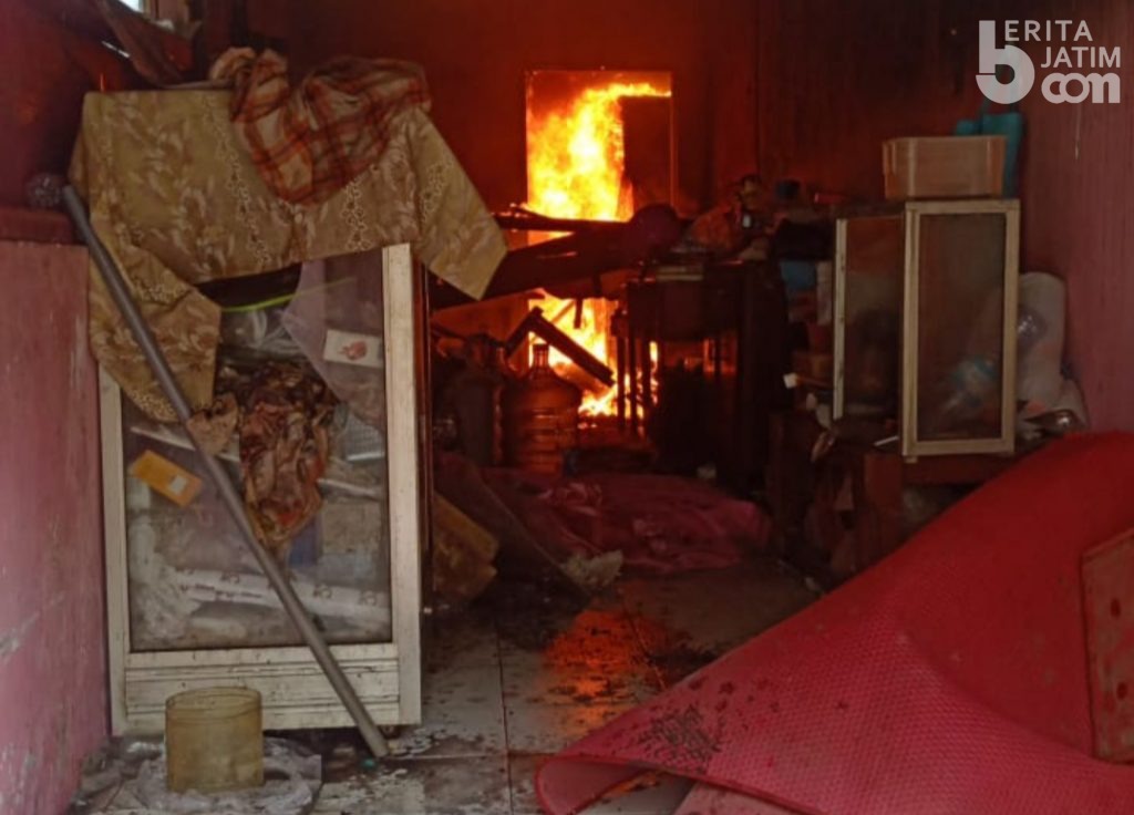 Diduga Gangguan Jiwa, Warga Sidoarjo Bakar Rumah Sendiri