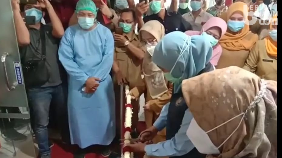 Tinjau Pelaksanaan Vaksinasi, Gubenur Resmikan Klinik Vaksinasi di RSU Dr Wahidin Sudiro Husodo