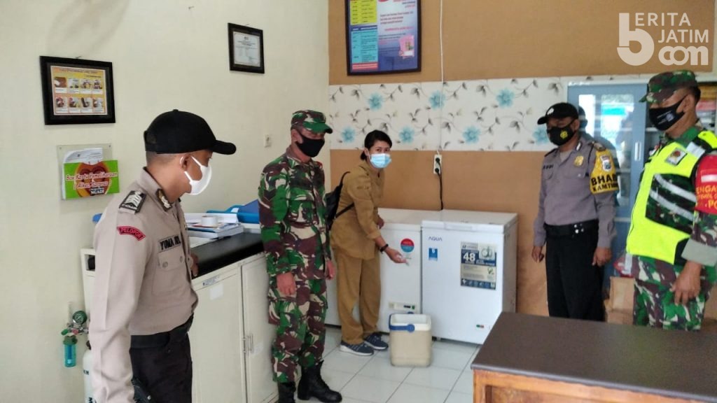 Distribusi Vaksin Sinovac ke Puskesmas dan Rumkit Tahap II dan III di Kediri Dikawal Polisi dan TNI
