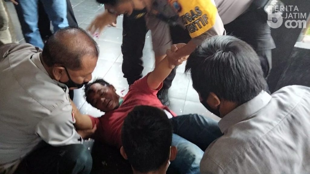 Peringatan HPN di Mojokerto, Wartawan MNC TV Diceburkan ke Kolam Ikan