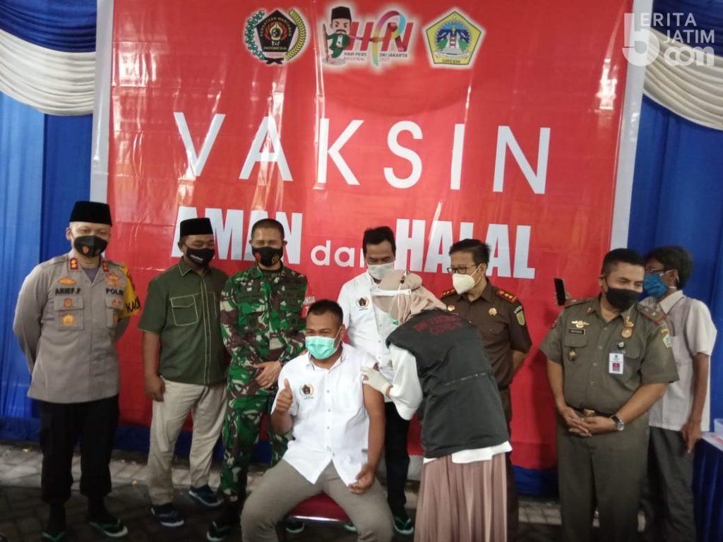 Putus Mata Rantai Covid-19, PWI Gresik Lakukan Vaksinasi bagi Jurnalis