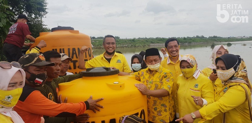 Pengungsi Banjir Jombang Berteriak: Hidup Golkar!