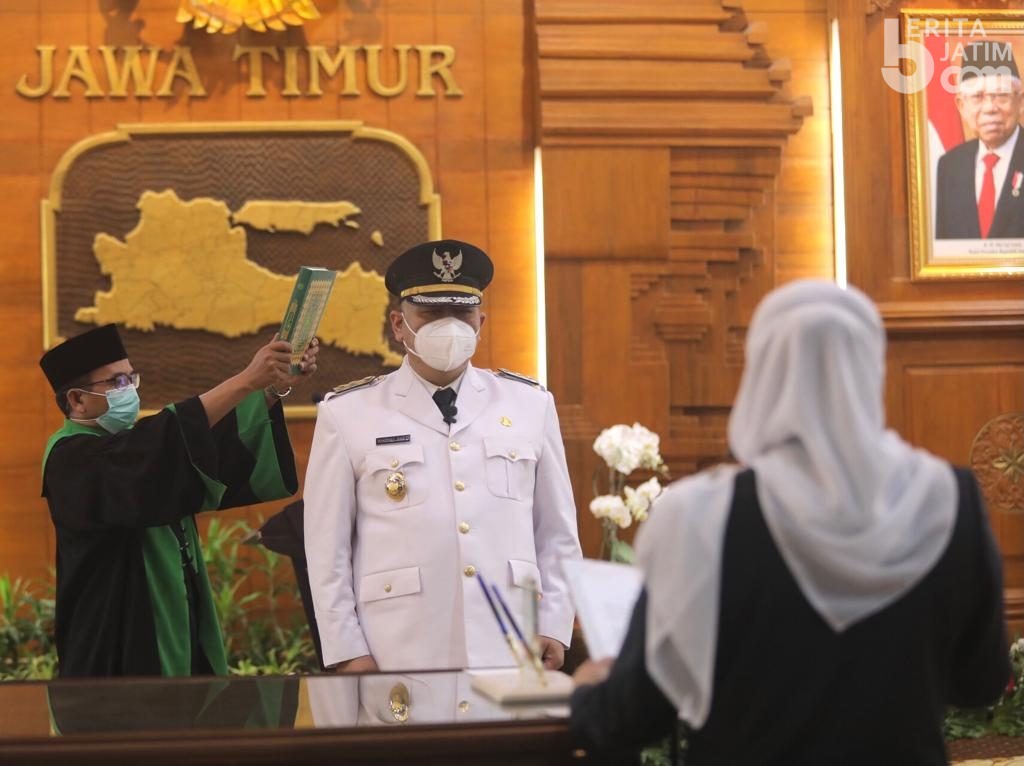 Gubernur Khofifah Resmi Lantik Whisnu Sakti Buana Jadi Wali Kota Surabaya