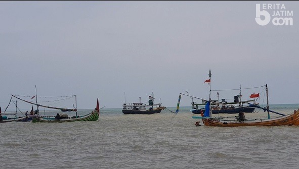 Keluarga Korban Minta Dilakukan Penyelaman di Bangkai Kapal