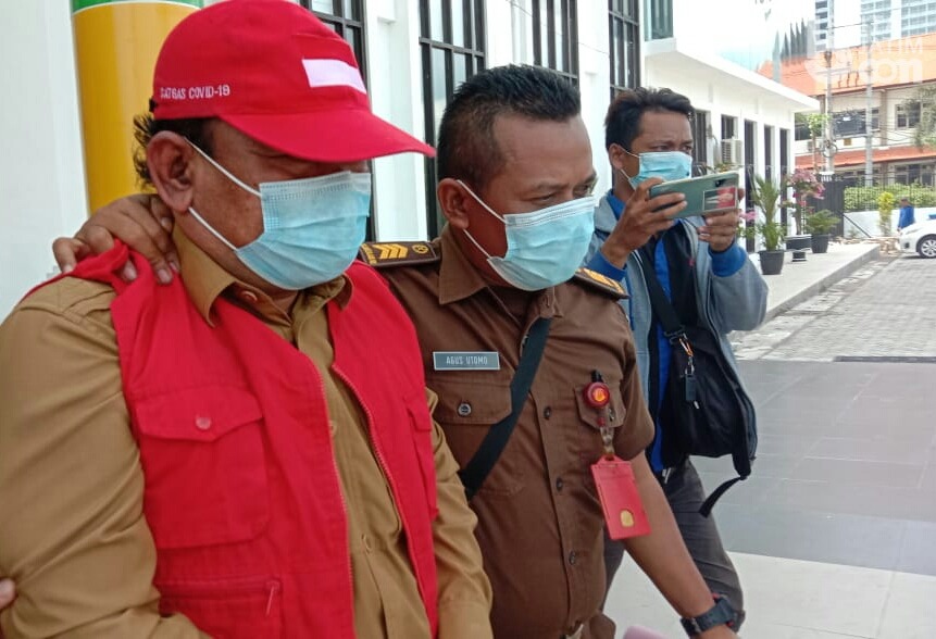 Usai Diperiksa, Camat Duduksampeyan Suropadi Ditahan