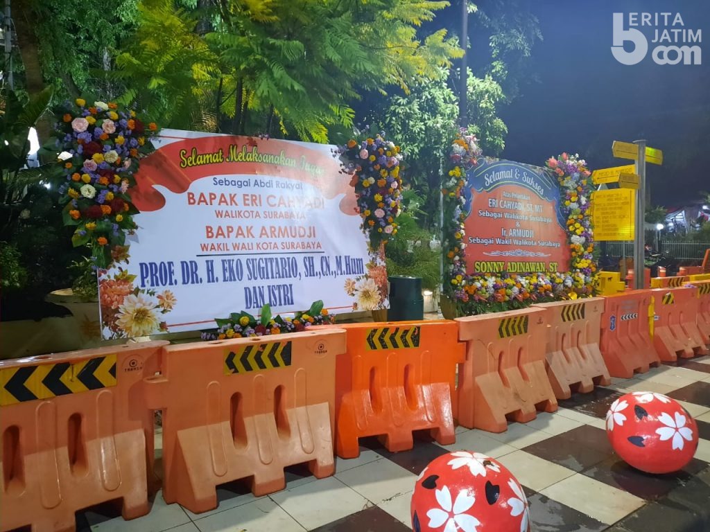 Eri Cahyadi Deg-degan, Karangan Bunga Mulai Banjiri Balai Kota Surabaya