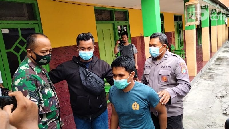 Masuk ke Dalam Kamar Kos, Pria Ini Mengaku Teman Terduga Teroris di Mojokerto