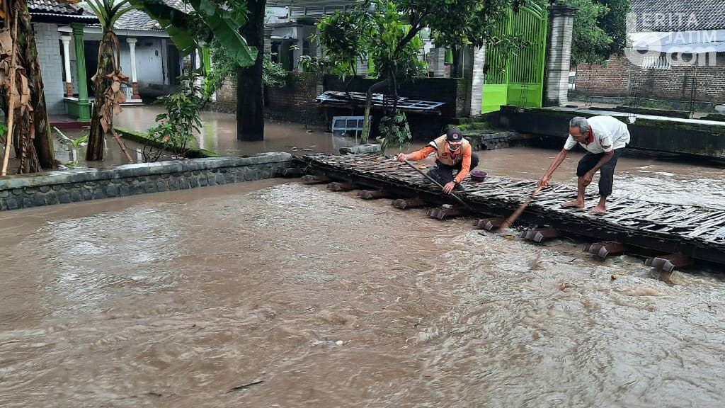 Sungai Sumber Pasinan Meluap, Rumah Warga di Mojokerto Tergenang