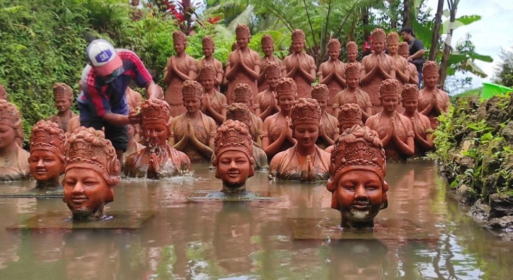 Ratusan Patung Penari Gandrung di Banyuwangi Hari Ini Dimandikan