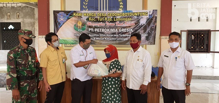 Korban Banjir Lamongan Lega Ada Bantuan Sembako dari PG