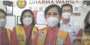 Lions Club Surabaya Shining Bagikan Paket Sembako
