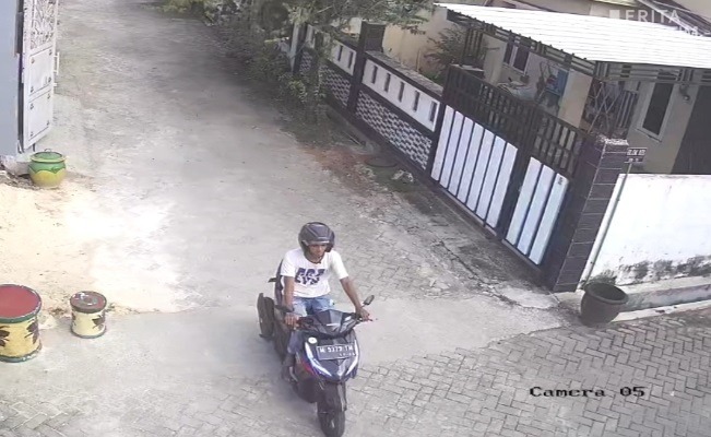 Maling Sepeda Motor di Sumenep Terekam CCTV