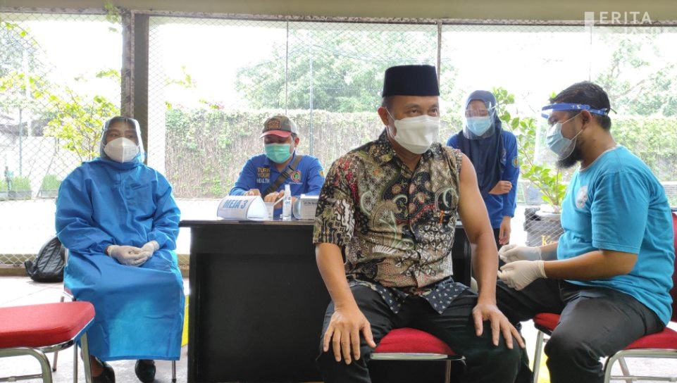 ASN dan Pelayan Publik di Kabupaten Kediri Jalani Vaksinasi Covid-19