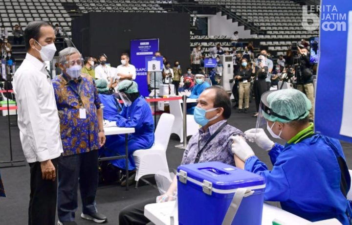 Tinjau Vaksinasi Wartawan, Jokowi: Semoga Dapat Berikan Perlindungan bagi Awak Media