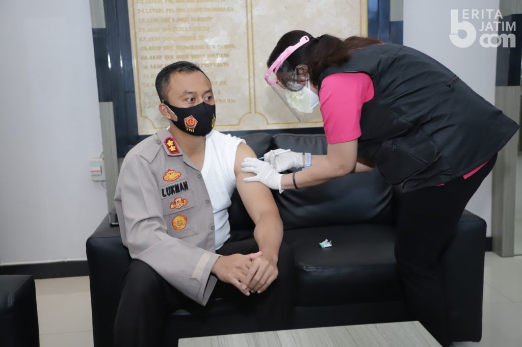 Kapolres Kediri Disuntik Vaksin Dosis Kedua