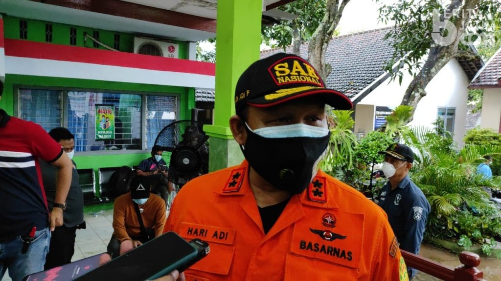 Lumpur Tebal Jadi Kendala Pencarian Korban Longsor Nganjuk
