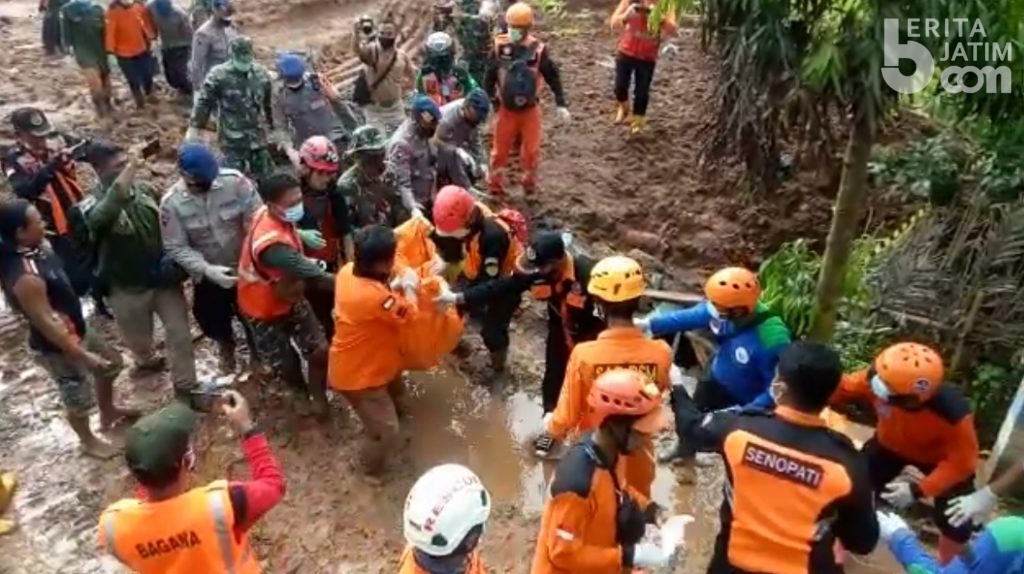 Update Longsor Nganjuk: Tim SAR Kembali Temukan Satu Jenazah Korban