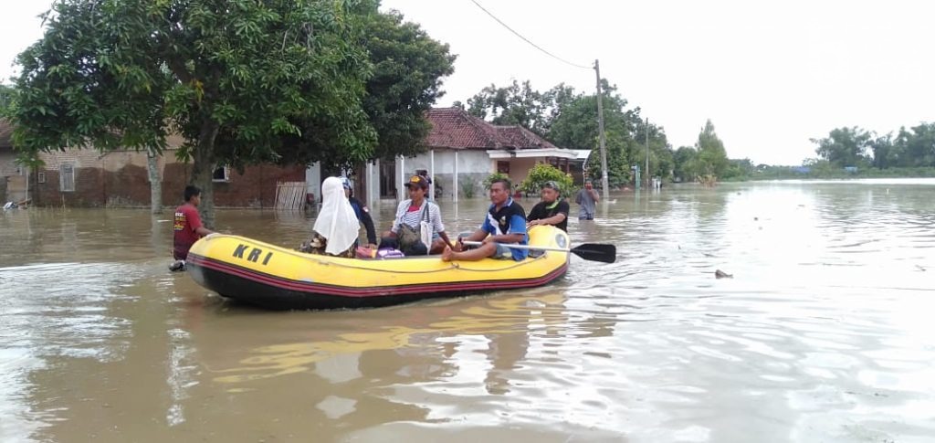 Tanggul Jebol Lagi, Banjir ‘Gelombang Dua’ Terjang Bandar Kedungmulyo Jombang