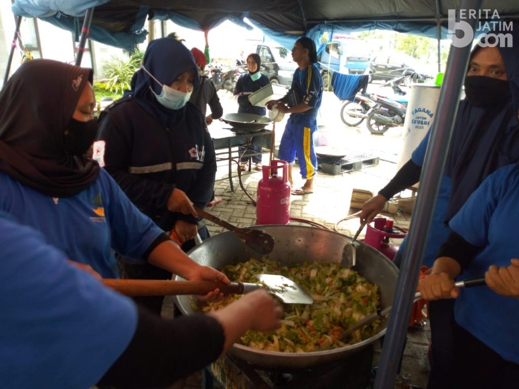 Mengintip Dapur Umum Banjir Jombang, Sekali Masak 2 Kuintal Beras