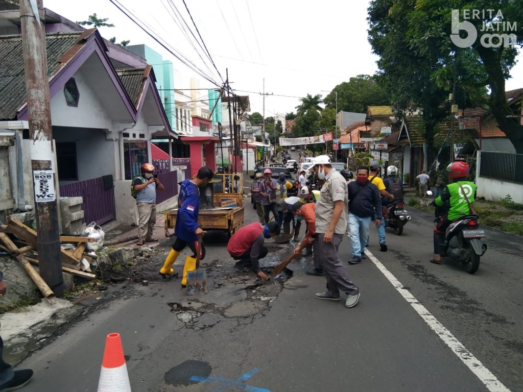 800 Kilometer Jalan di Jember akan Diperbaiki dalam Tempo 8 Bulan