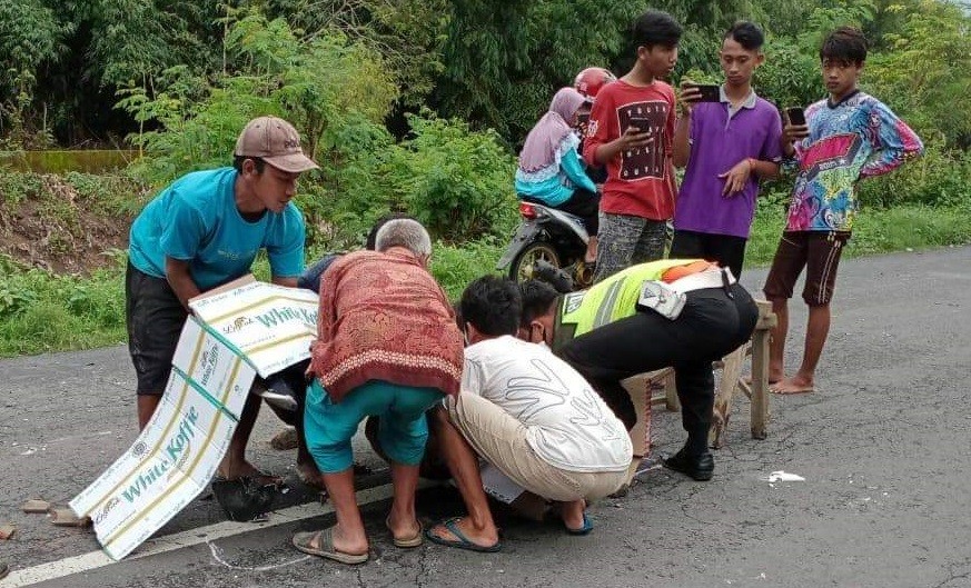 Adu Muka dengan Truk, Pemotor di Jombang Tewas