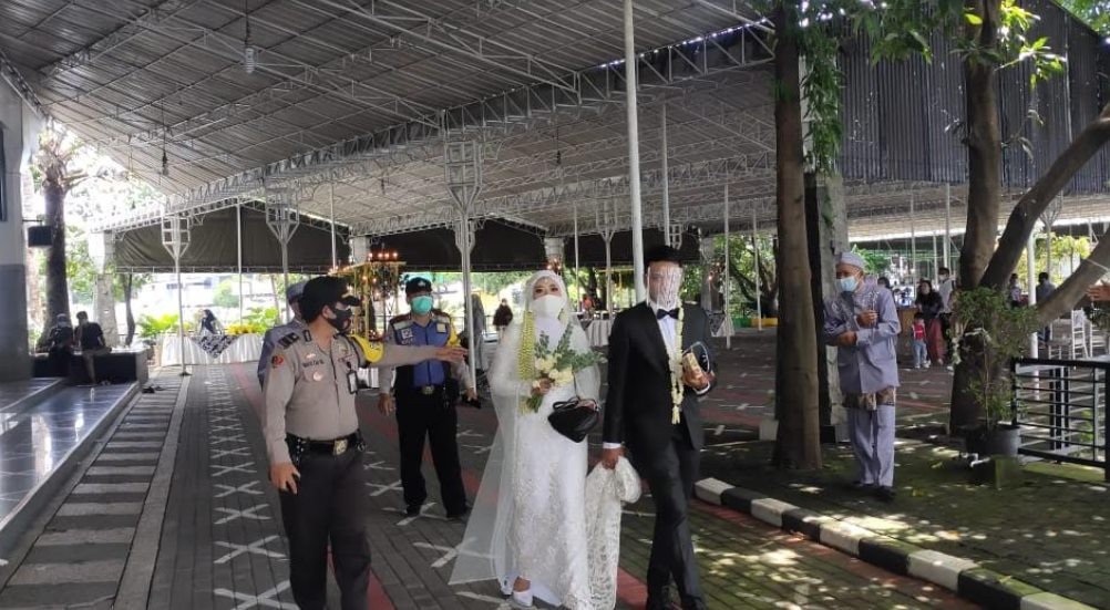 Langgar PPKM Mikro, Pernikahan di Kendangsari Surabaya Dibubarkan