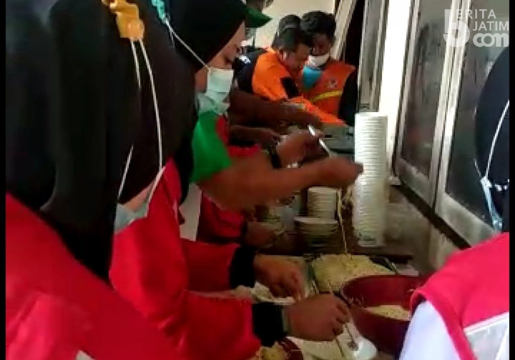 Cerita Pembawa 2000 Porsi Mi Ayam di Longsor Nganjuk