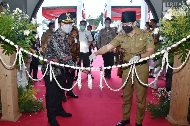Wagub Emil Resmikan Bangunan Pasar Pon Trenggalek