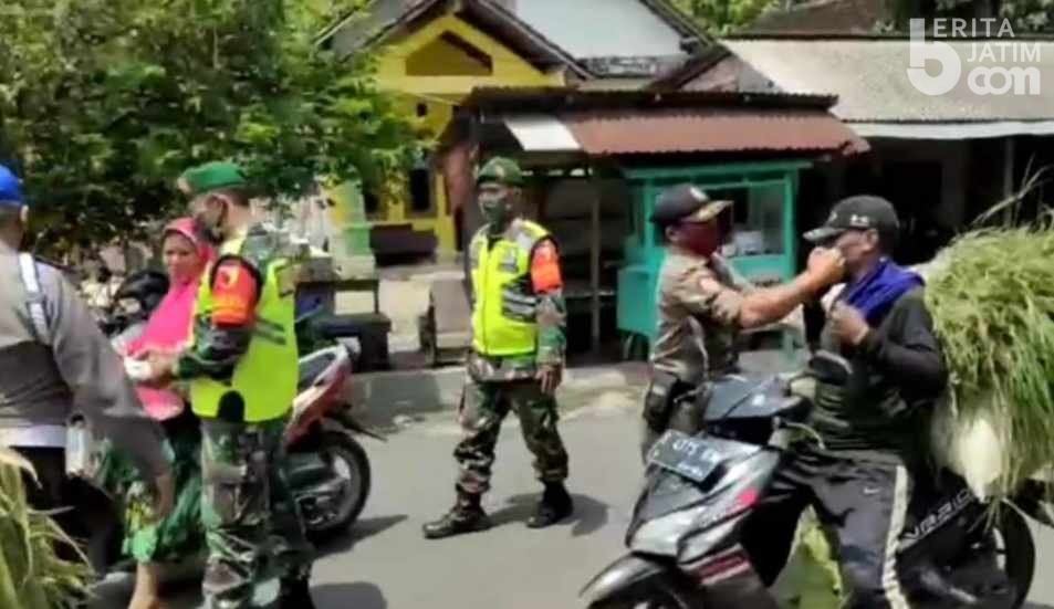 Razia di Lamongan, 8 Warga Ngopi di Warkop Terjaring
