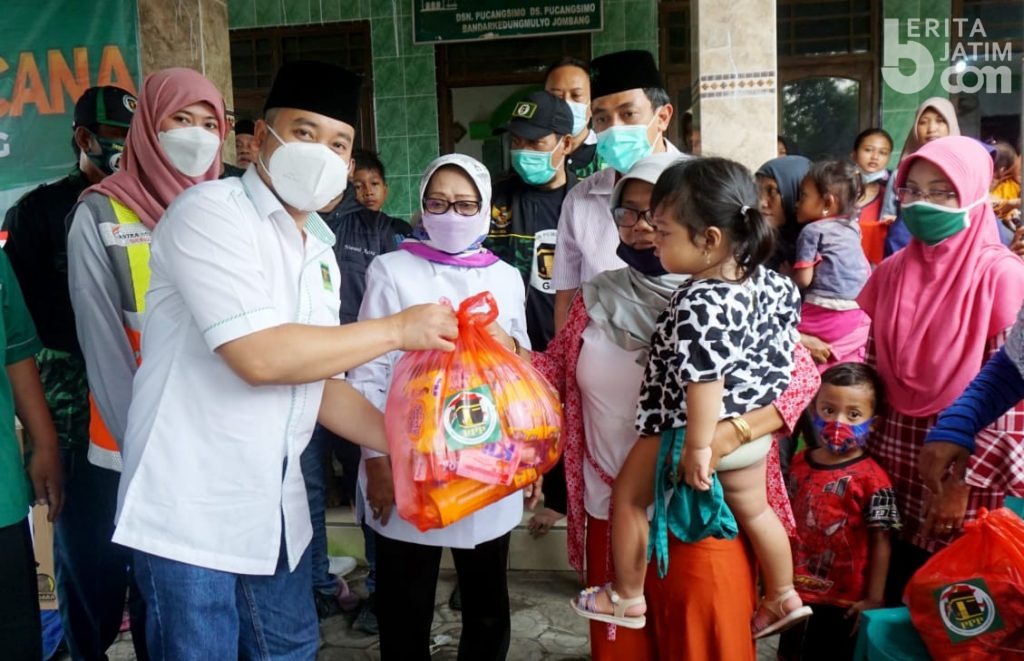 Penuhi Gizi Balita dan Bumil Saat Banjir, PPP Jombang Salurkan Bantuan