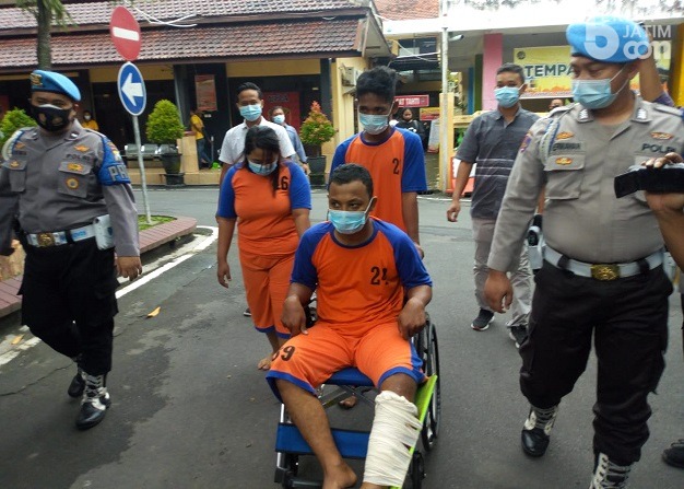 Melawan, Polisi Tembak Pembunuh Janda di Jombang
