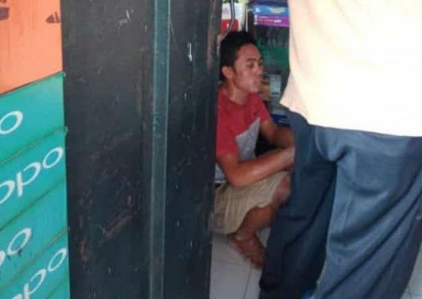 Motor Ditendang Warga, Pencuri HP Terjatuh di Jalan