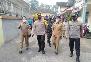 Kapolres Malang Cek Posko PPKM Mikro di Dua Kecamatan