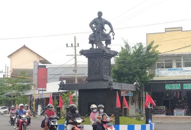 Ponorogo Cat Ulang 7 Patung dengan Warna Hitam