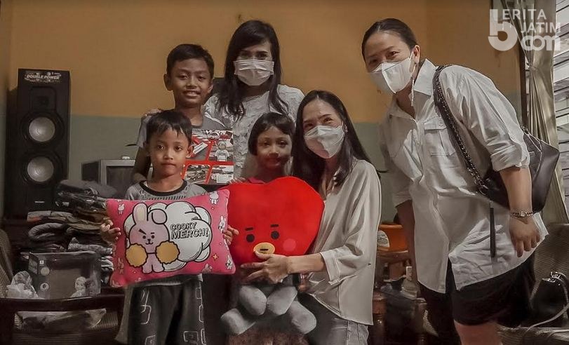Bawa Boneka Kesukaan Ara, PSI Beri Dukungan Psikologis