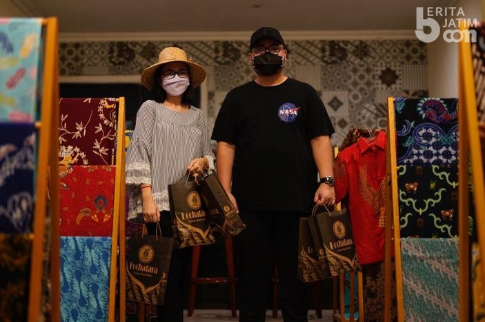 Masbup Kediri Ajak Istri Berburu Batik