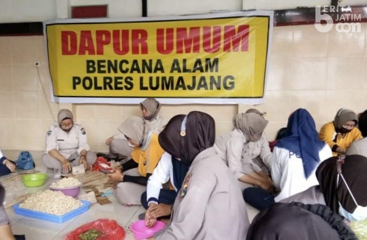 Rumdin Kapolres Lumajang Jadi Dapur Umum Penanganan Banjir