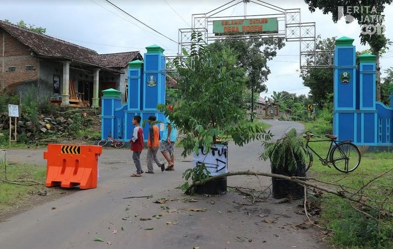 Pondasi Jembatan Ambrol, Jalan Penghubung Sukomoro Karas Ditutup untuk Roda 4