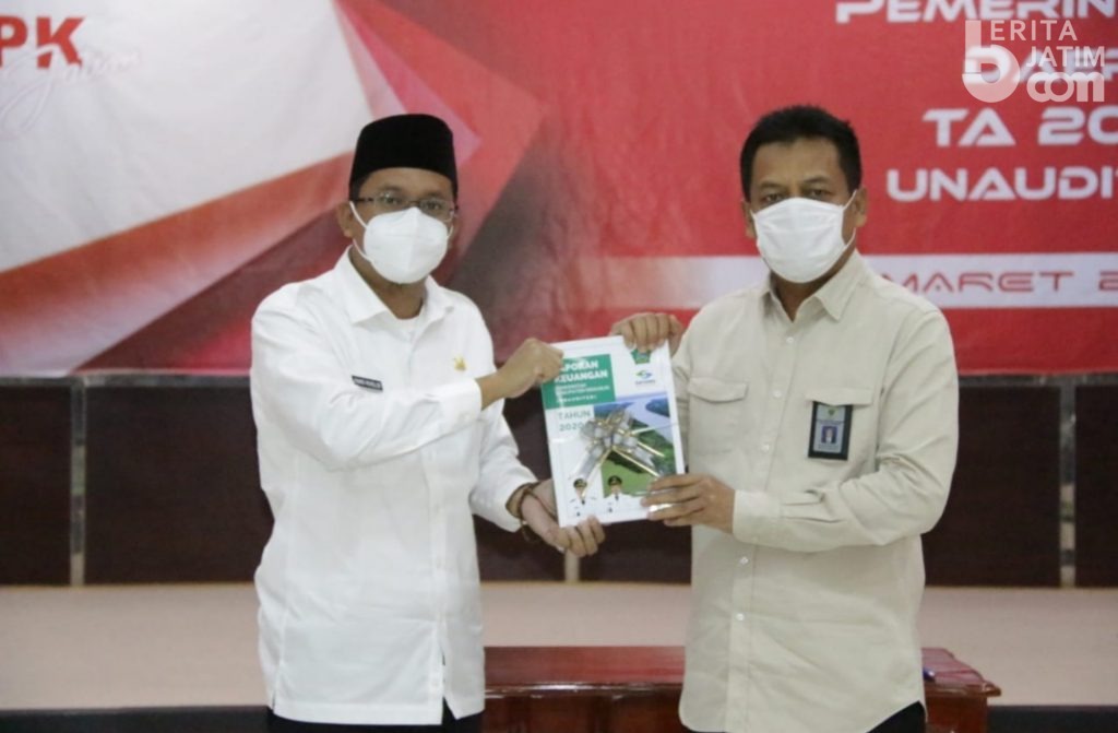 Bupati Sidoarjo Gus Muhdlor Serahkan LKPD 2020 ke BPK RI Perwakilan Jatim