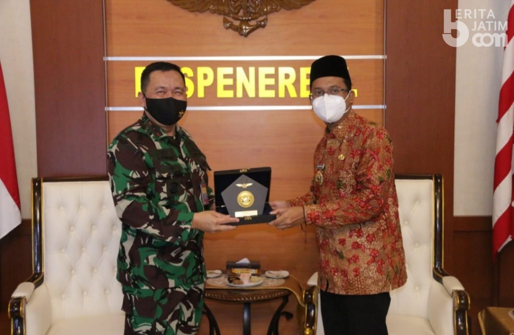 Bupati Gus Muhdlor Silaturahmi Dengan Komandan Puspenerbal Bahas Revitalisasi Jalan Raya Juanda