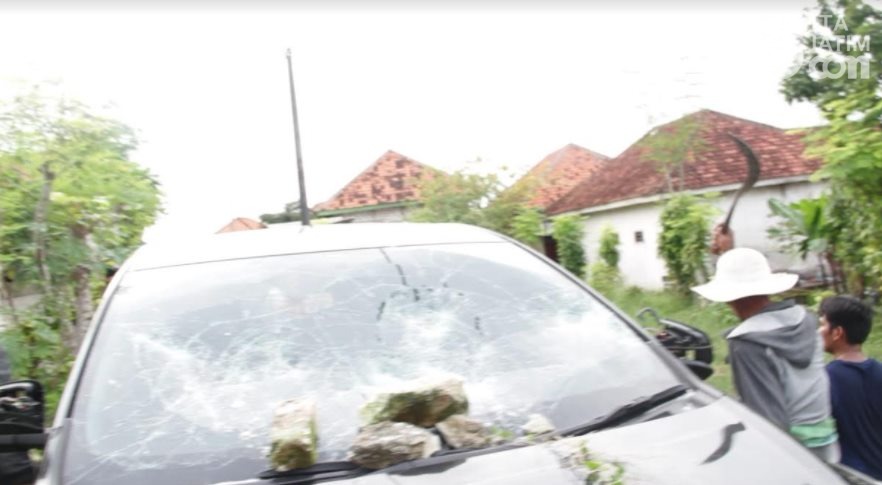 Amankan Pengedar Narkoba, Mobil BNNP Jatim Dihadang Massa di Sampang