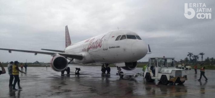 Batik Air Mendarat Darurat di Jambi, Pesawat Telah Dipindahkan dari Runway
