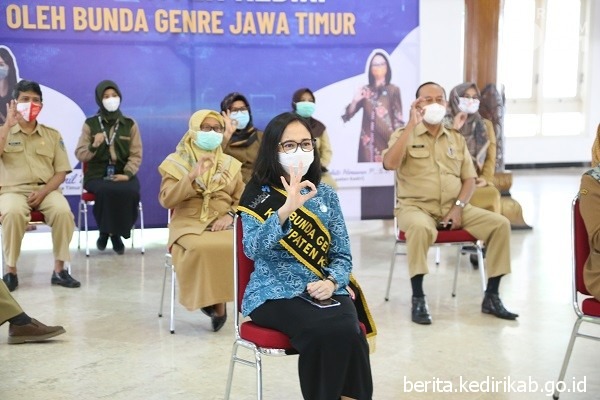 Mbak Chica Dikukuhkan Sebagai Bunda GenRe Kabupaten Kediri
