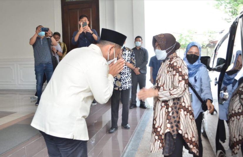Tuntaskan Kemiskinan, Mensos Risma Sowan ke Bupati Gresik Gus Yani