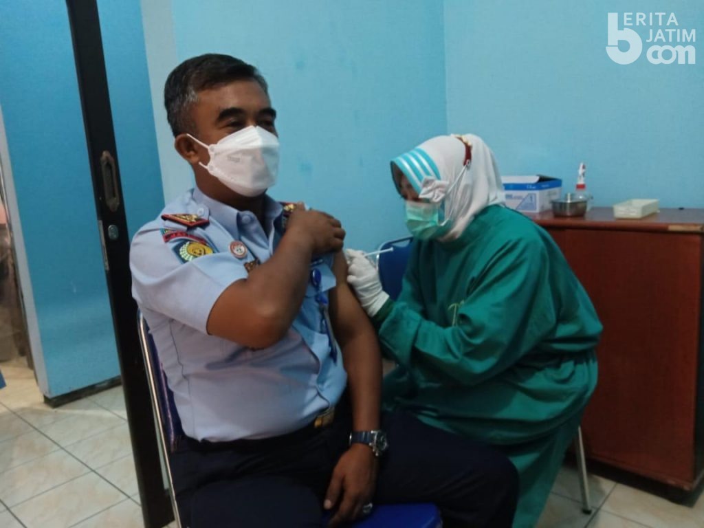 Ratusan Petugas Lapas Kelas I Lowokwaru Malang Disuntik Vaksin