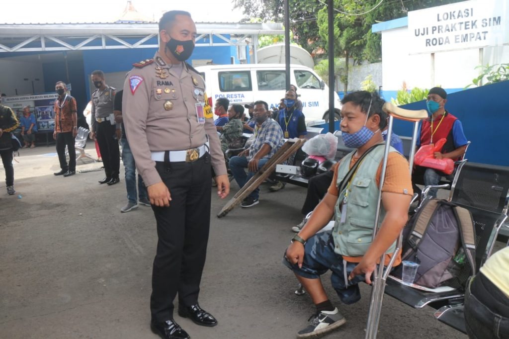 Pertama di Indonesia Satlantas Polresta Malang Kota Layani SIM Disabilitas