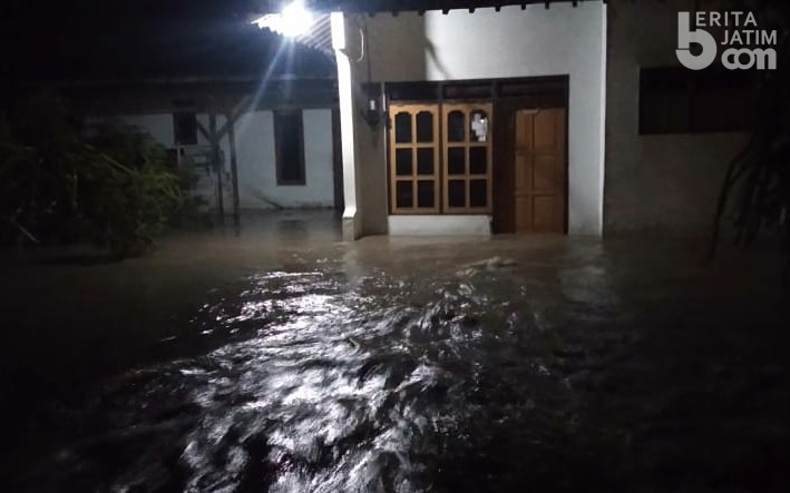 Siliragung Banyuwangi Banjir, Babinsa Evakuasi Warga