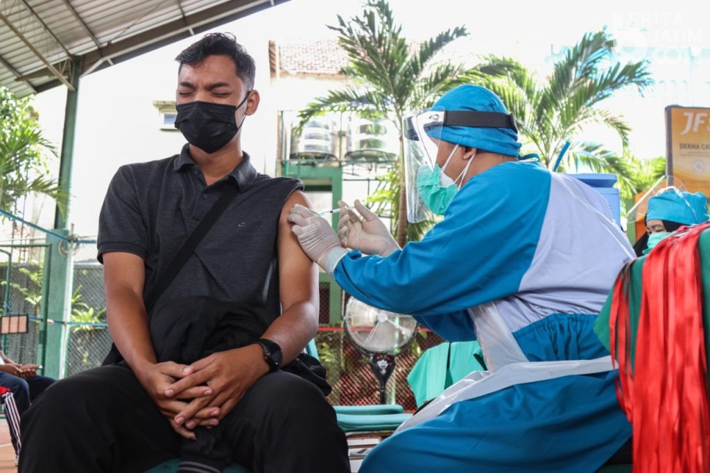 Kejar Pembelajaran Tatap Muka, Guru dan Tenaga Pendidik di Kota Kediri Divaksin