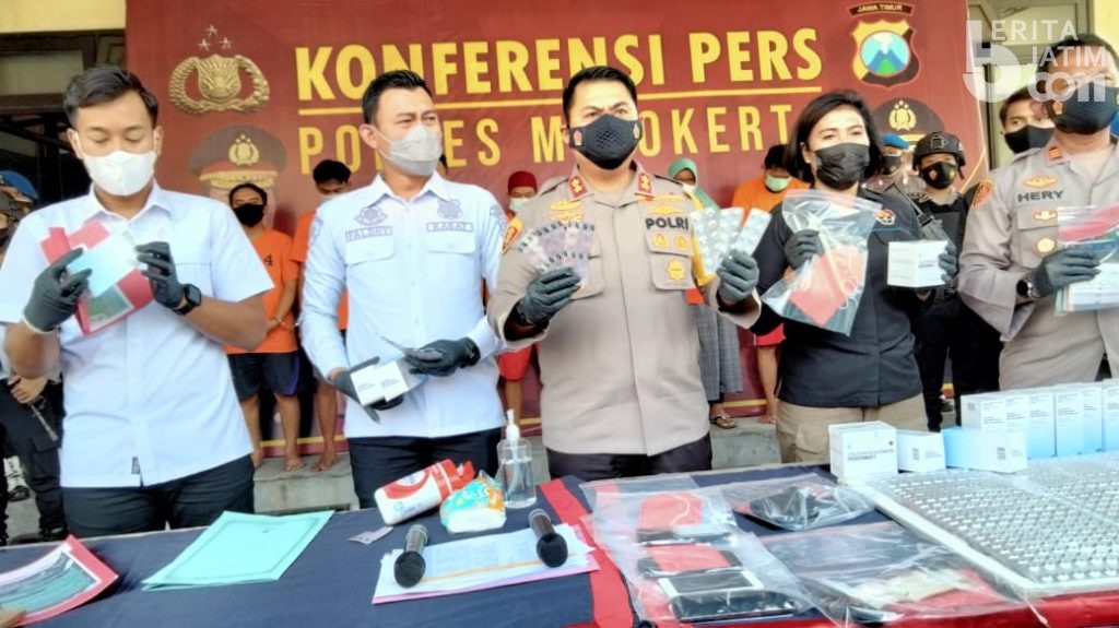 Polres Mojokerto Amankan 1 Tersangka Ibu Janin dan 7 Pengedar Obat Penggugur Kandungan